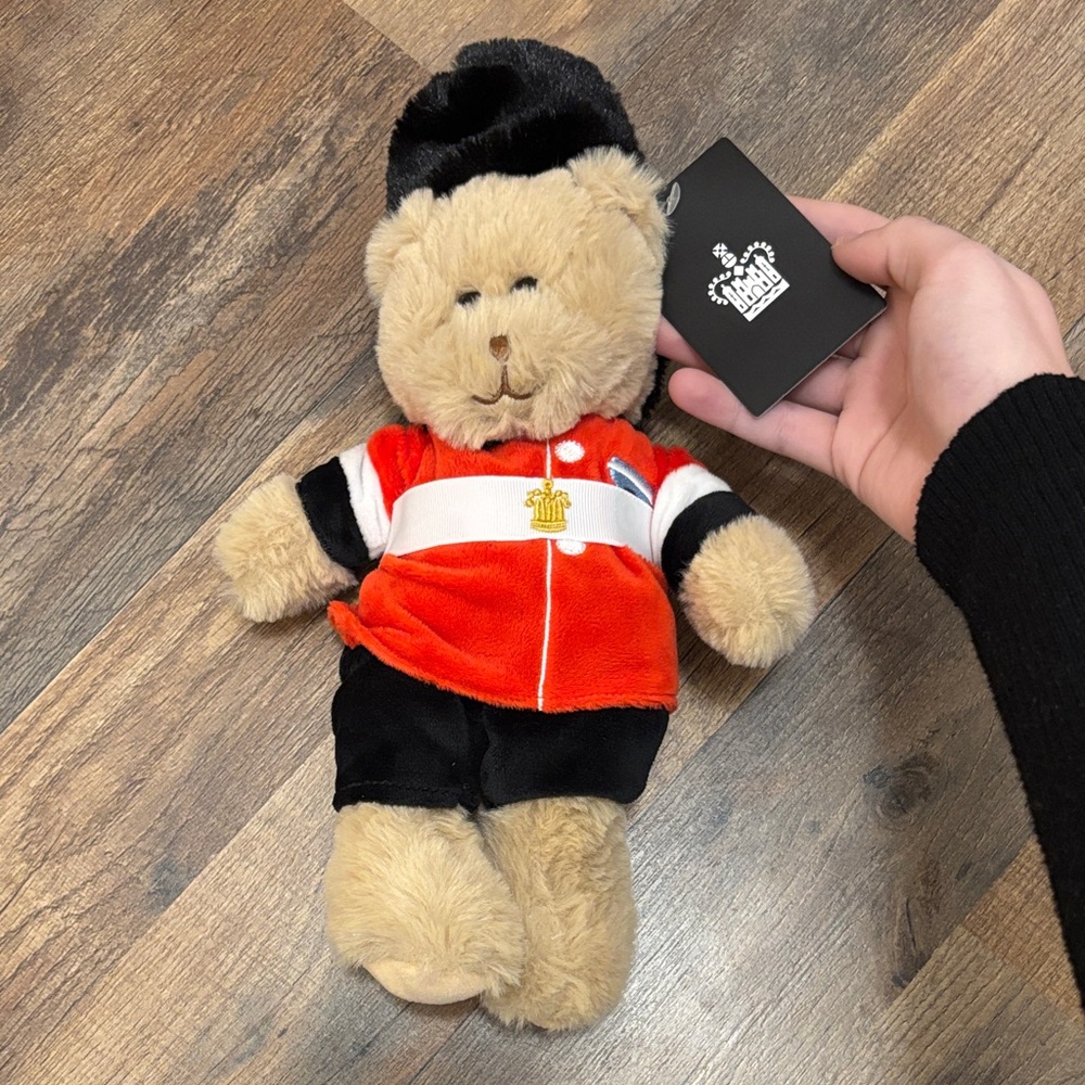 NWT Royal guard bear from London